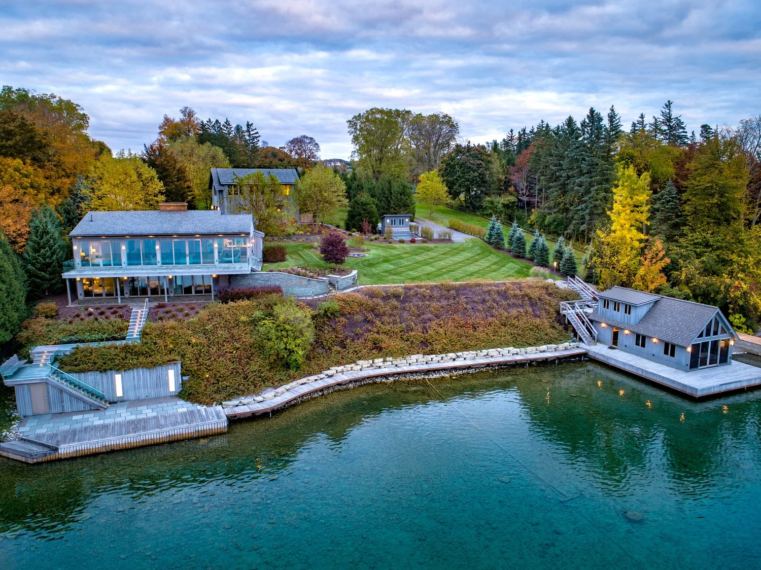 Waterfront Luxury Estate — photograph 53