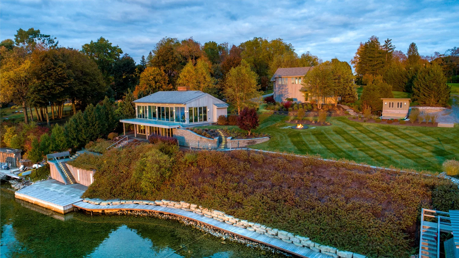 Waterfront Luxury Estate — photograph 49