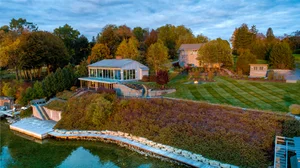 Waterfront Luxury Estate thumbnail 49