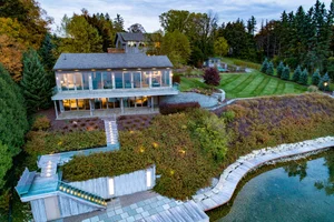 Waterfront Luxury Estate thumbnail 55