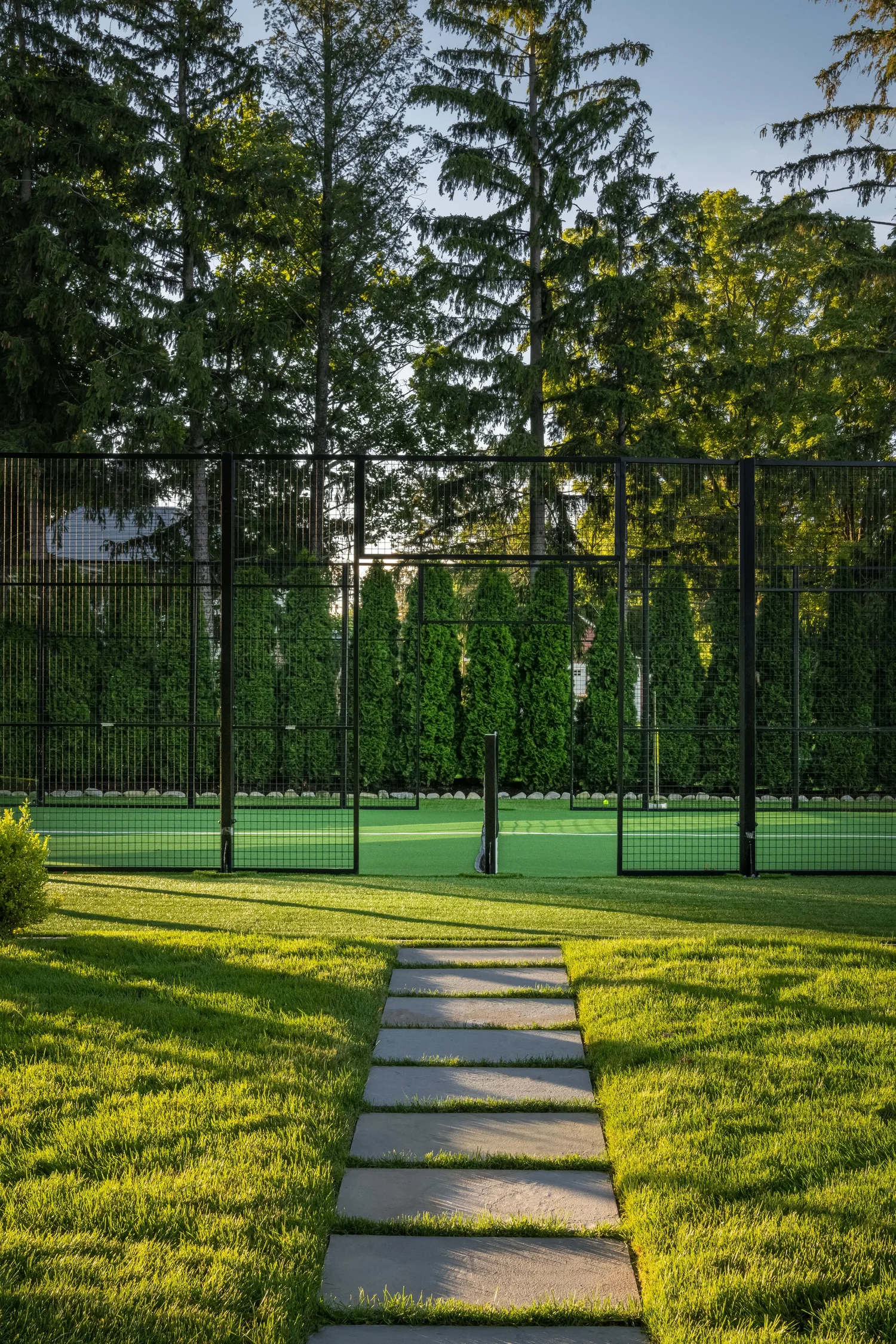 Waterfront Luxury Estate — photograph 4