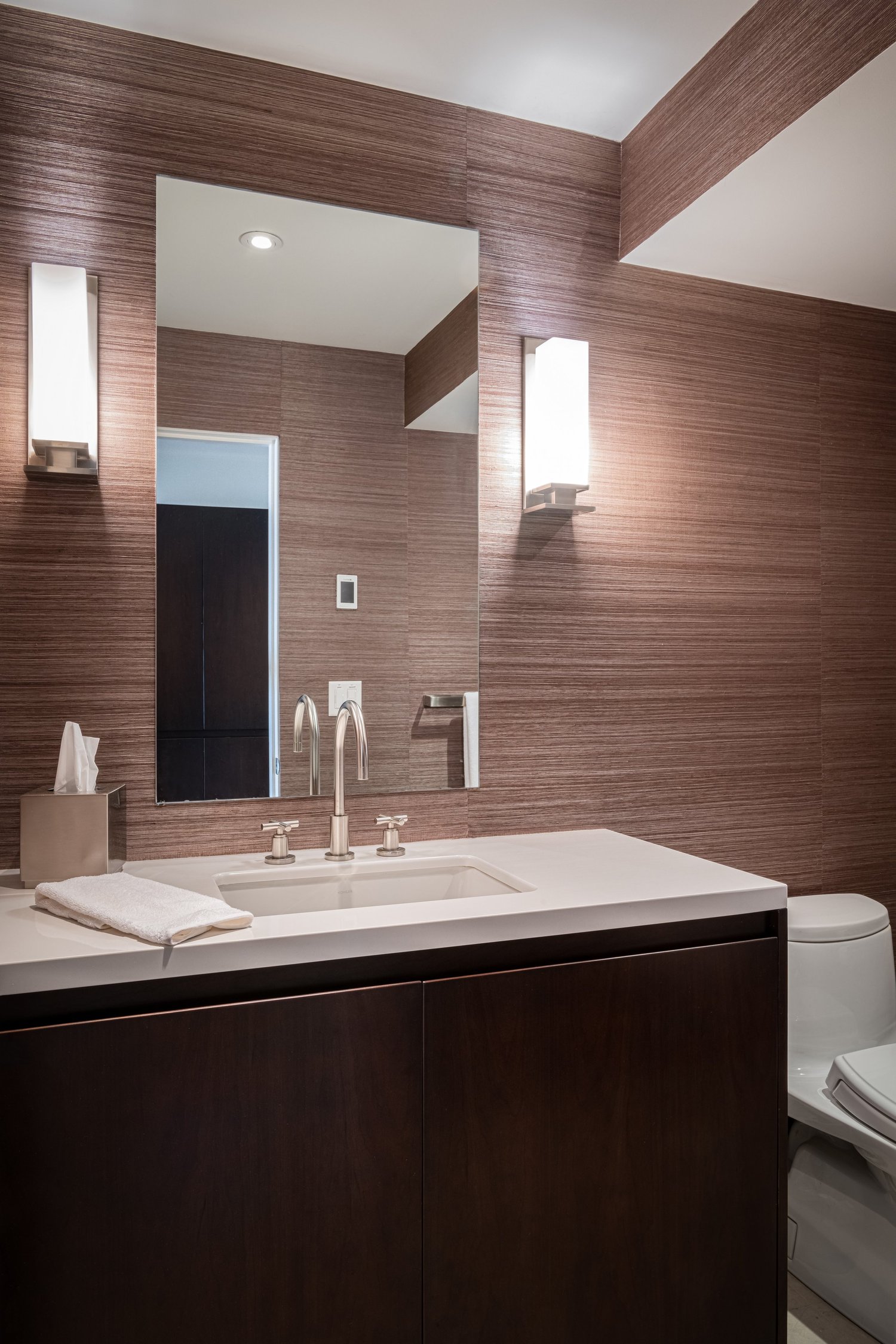 Waterfront Luxury Estate — photograph 24