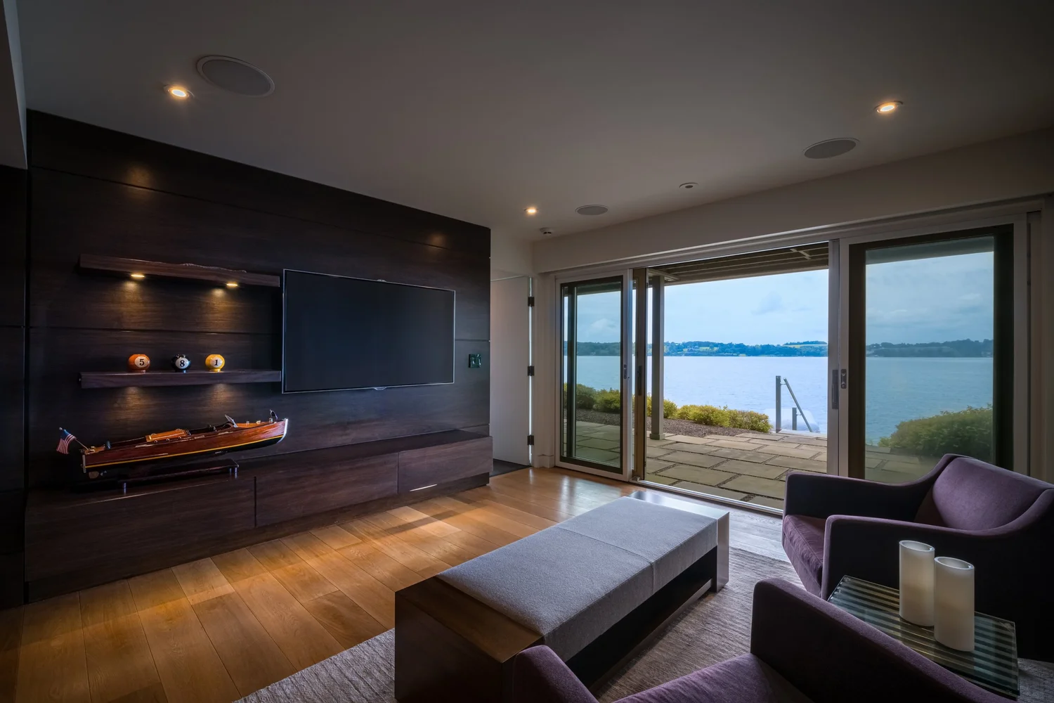 Waterfront Luxury Estate — photograph 27