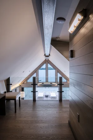 Waterfront Luxury Estate thumbnail 40