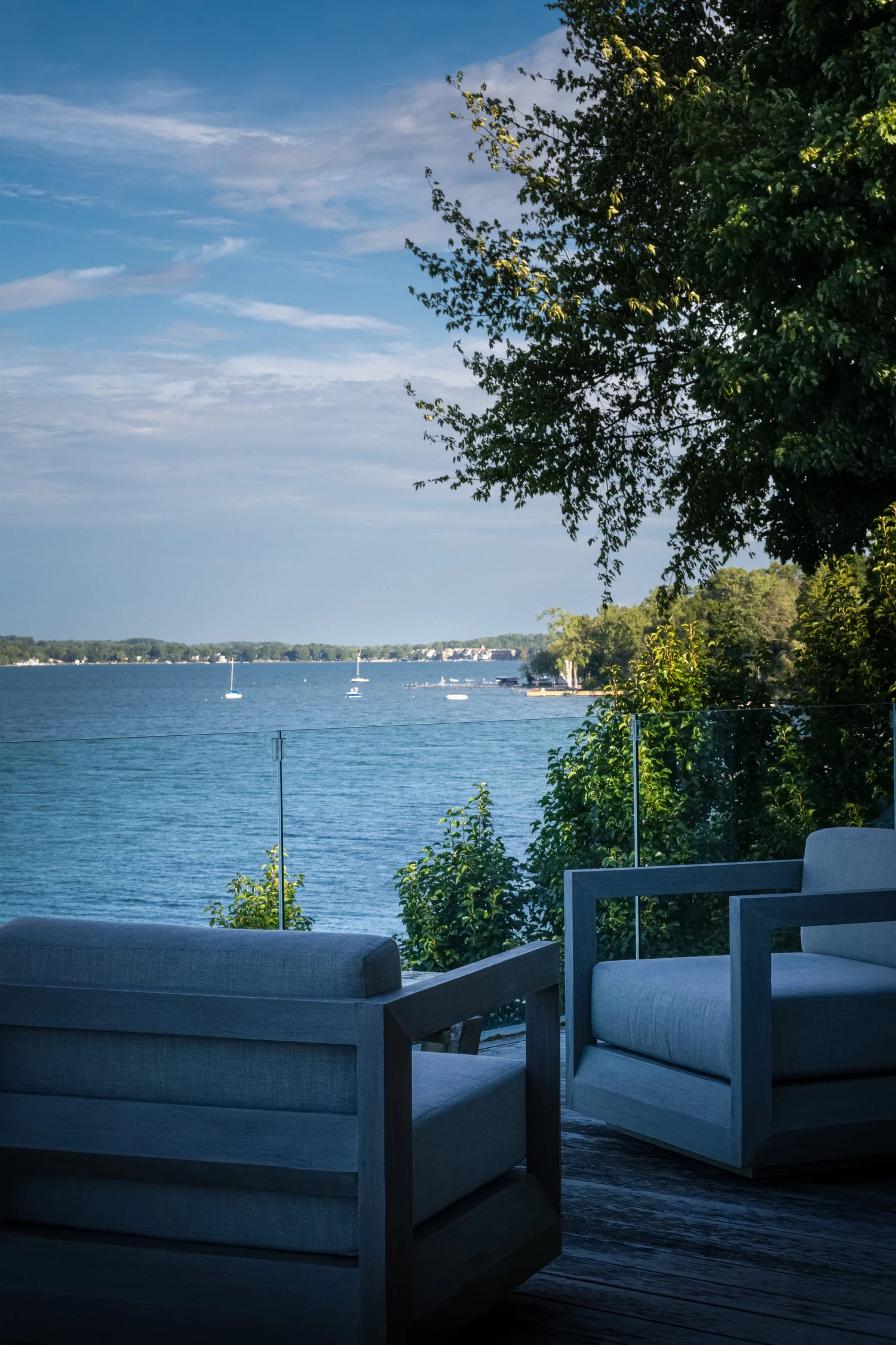 Waterfront Luxury Estate — photograph 37