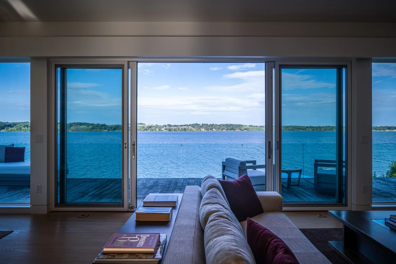 Waterfront Luxury Estate — photograph 16