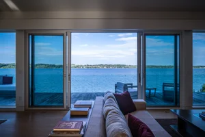 Waterfront Luxury Estate thumbnail 16