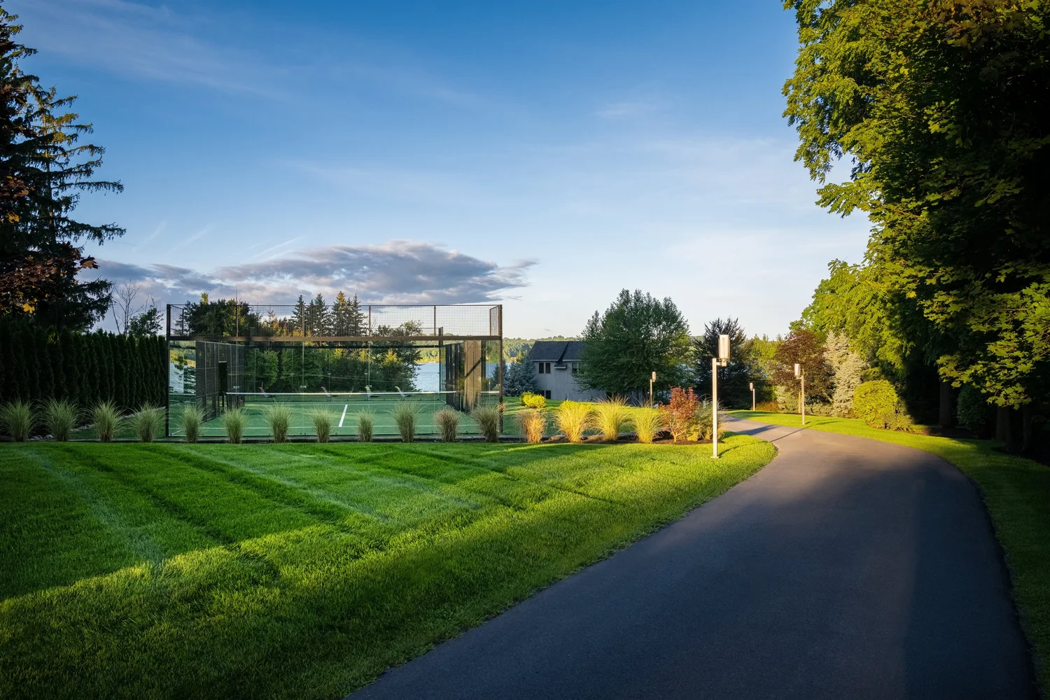 Waterfront Luxury Estate — photograph 8