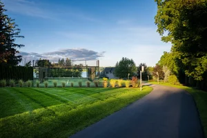 Waterfront Luxury Estate thumbnail 8