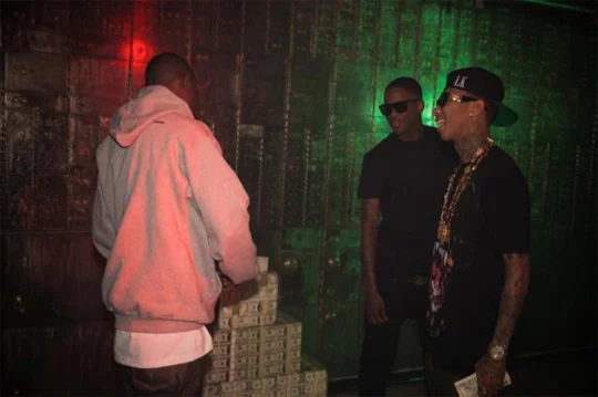 tyga-yg-kurupt-bitch-betta-have-my-money-video-shoot2.jpg