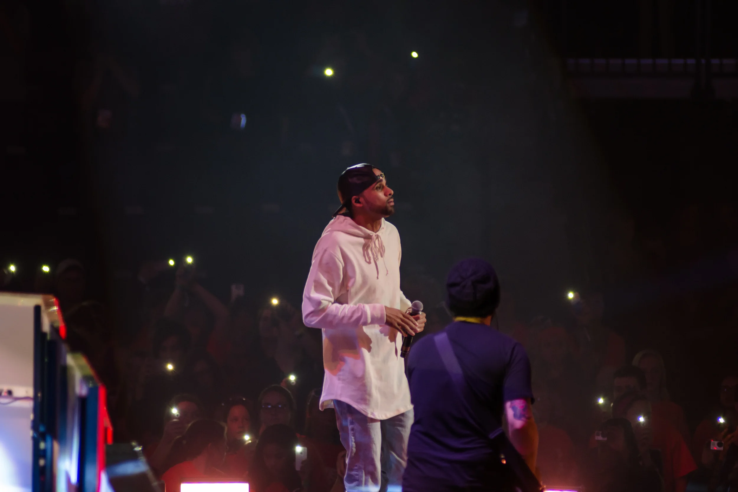 CHILLINWITHBERNIE_WDATL_STAGE-33.jpg