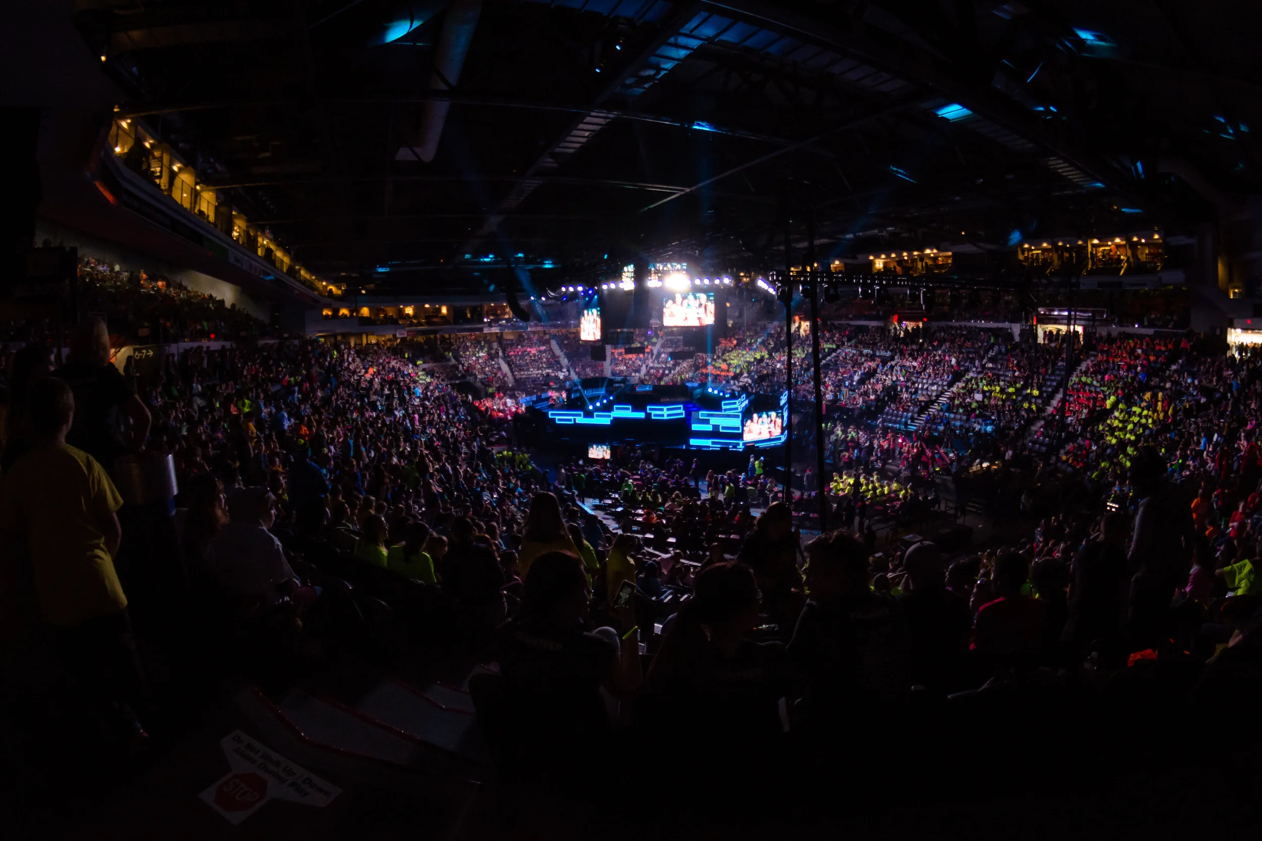 CHILLINWITHBERNIE_WDATL_STAGE-77.jpg