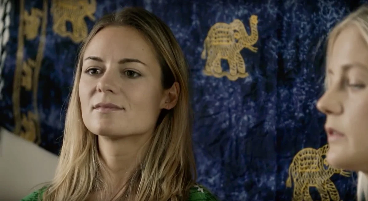 Hanna Oldenburg as “Fiona”.