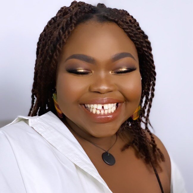 A smile don&rsquo;t cost a thing, it only brightens the day of many. An exercise for you&hellip;Try smiling at someone, see if they smile back. 😁. @rosa_ygek Gurl you are so beautiful. 
..
..
#smiles #facebeats #darkskinbeauty #darkskinmakeup #melan