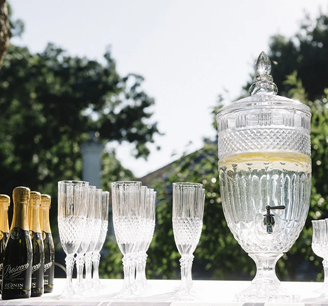 1-acrylic-glassware-drinks-station.jpg