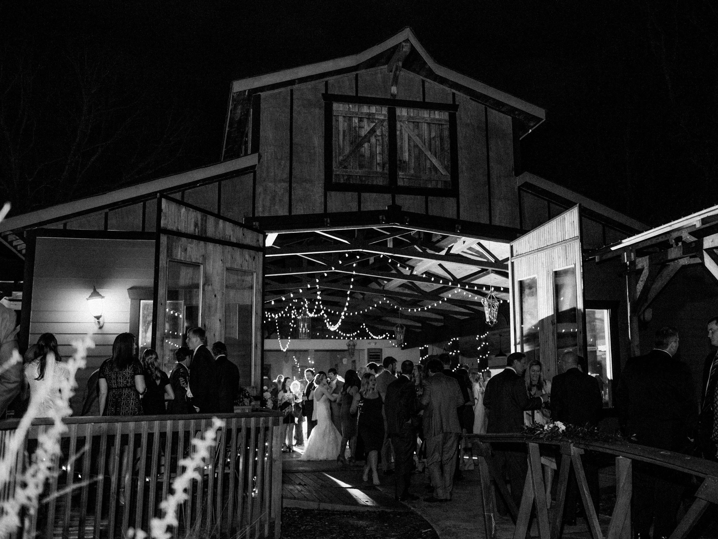 white-oaks-barn-wedding-dahlonega-ga-photographer-20.jpg