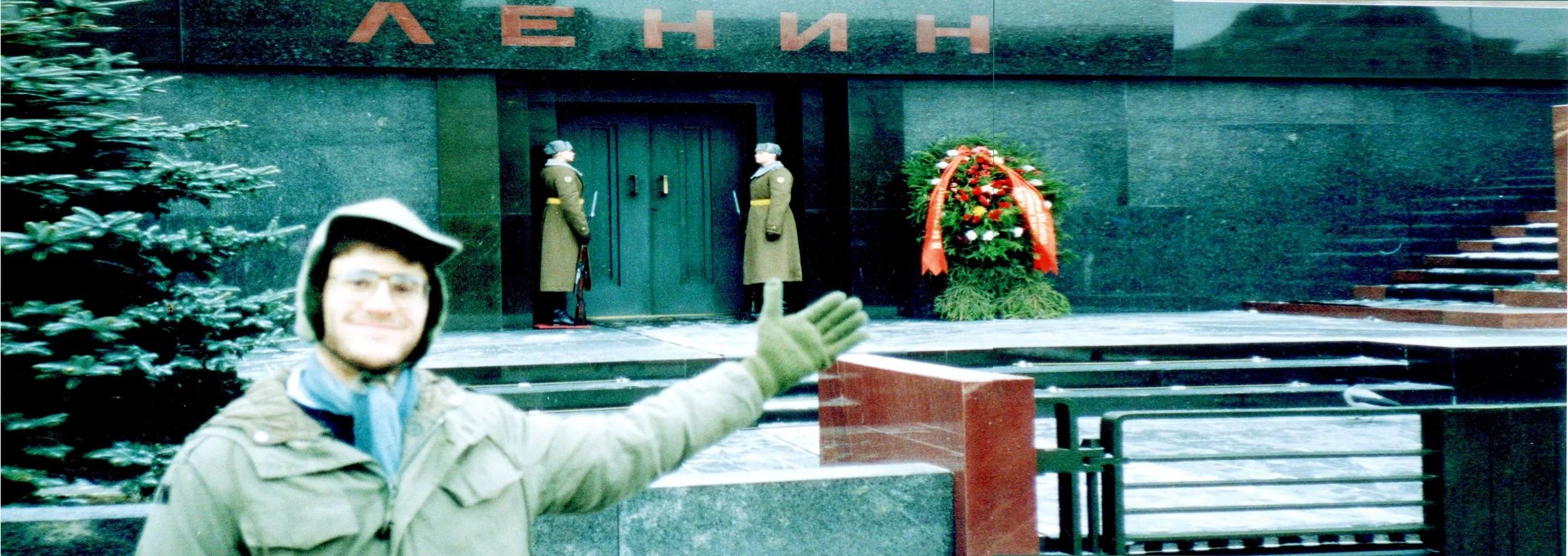 contact lenin.jpg