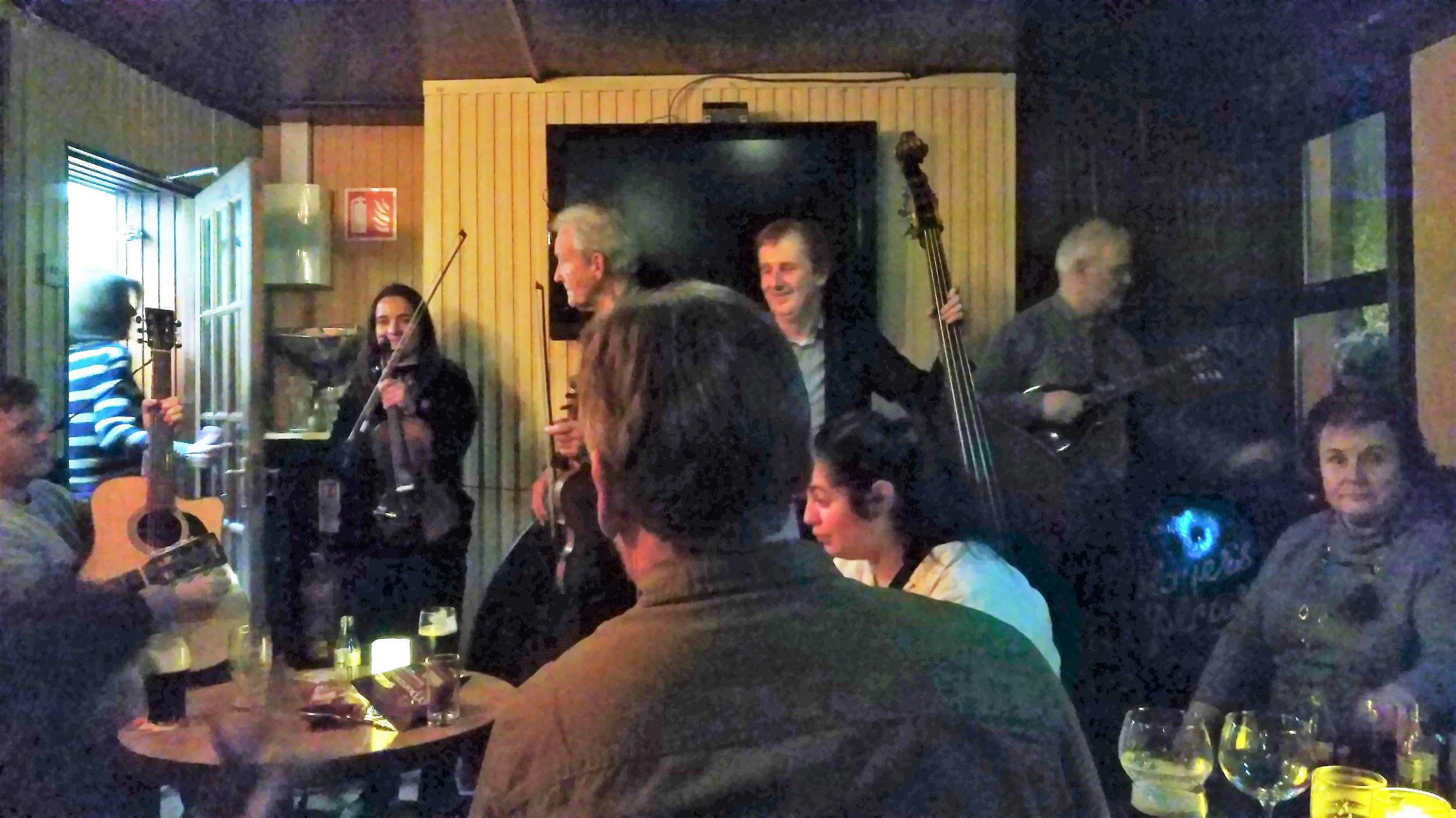 Musicians and fans blissfully ignorant of the laws of physics, McLynn’s back room, 03:20, 2 February 2019.