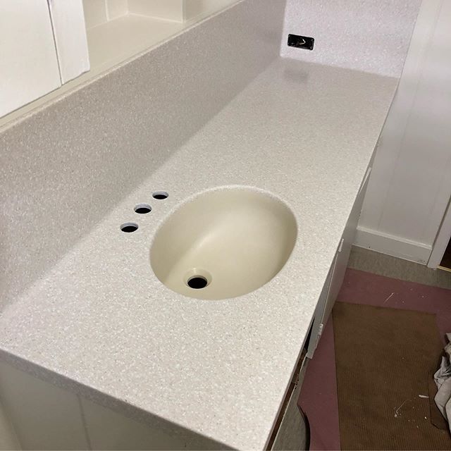 Clean and simple!!! Seamless splashes. Seamless sink  #Hawaii #mildewresistant  #easytoclean  #hospitals use this material.  #corian #staron #solidsurface