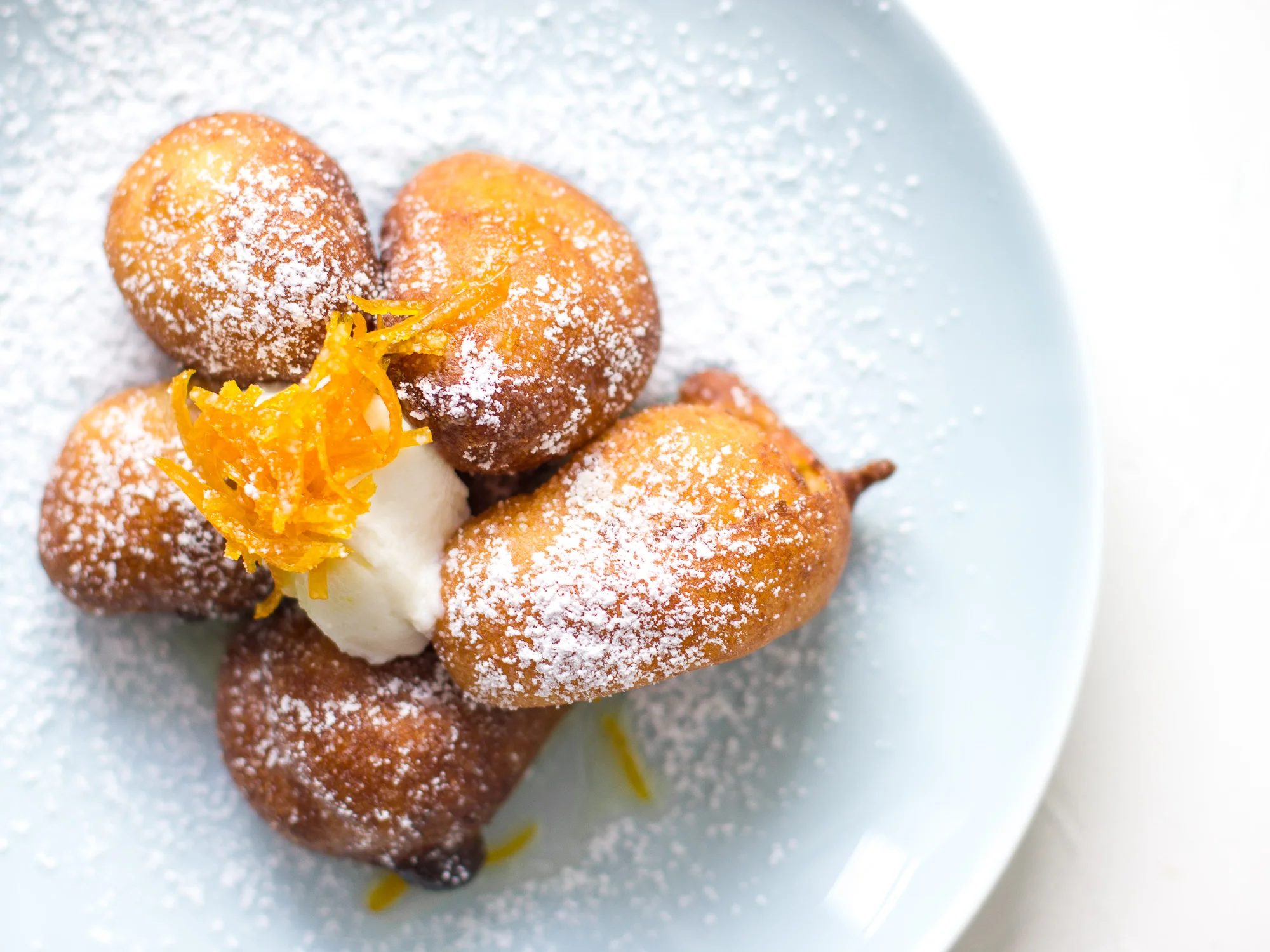Buñuelos de Ricotta con naranja y miel