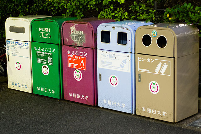 640px-Recycling_bins_Japan.jpg