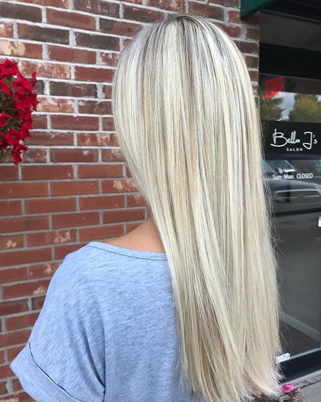 Going, going,....BLONDE! ☀️☀️☀️☀️☀️☀️☀️☀️
**ATTENTION**
We have a few last minute openings coming up soon!! Message us or go online to book, we&rsquo;d love to see you!
Saturday 7/27
Tuesday 7/30
Wednesday 7/31
(Work in photo done by the always aweso