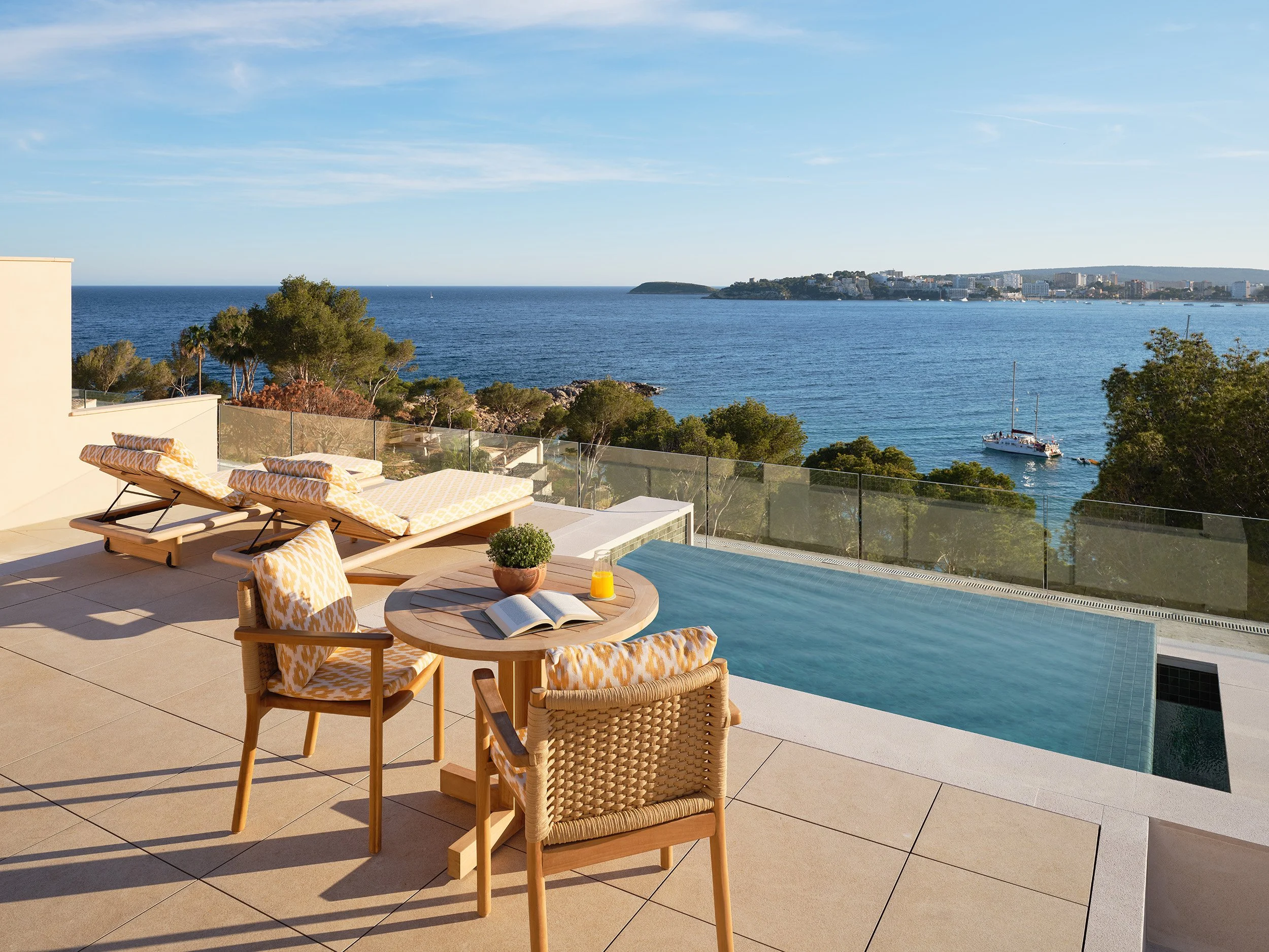 MOMAL_Premier_Sea_View_Suite_with_Roof_Top_Pool_Terrace_1_Jack_Hardy_2026.jpg