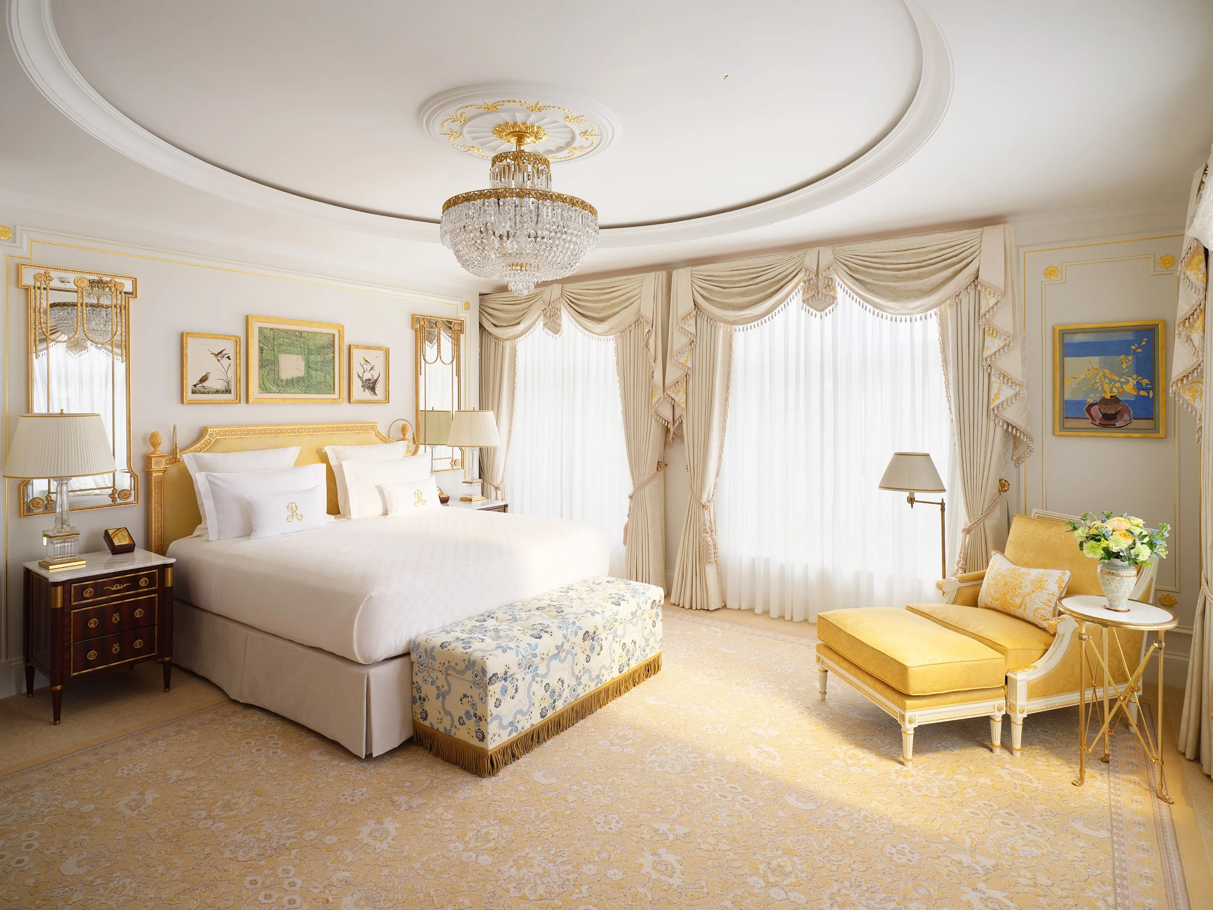 THE_RITZ_LONDON_DeluxeRoom_502_Yellow_3_Jack_Hardy_2026.jpg