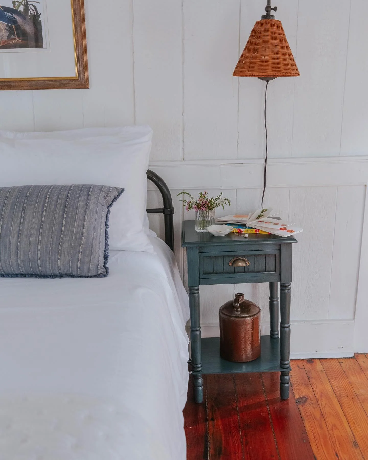 The primary bedroom (Arthur&rsquo;s room!) in the Charleston cottage &mdash; simple styling to keep the room feeling tranquil and bright ☀️ 
Design by us @pistachiobyelaine, photos by @hwthompson.