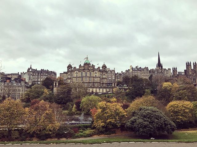 Had the first flurries of the season here in Lux this morning. Don&rsquo;t mind me, I&rsquo;ll just be over here daydreaming about picturesque fall, Scottish cityscapes to cope! 🍂💙✨