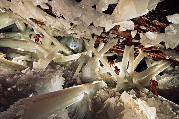 Photograph by Carsten Peter, Speleoresearch & Films