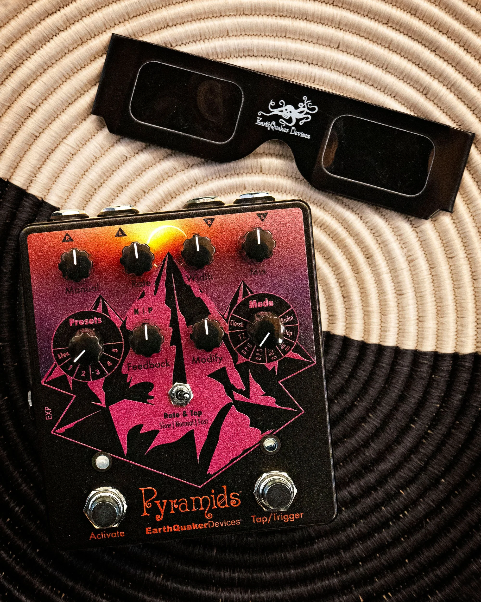 EarthQuaker-Devices-Pyramids-Eclipse-Edition.jpg
