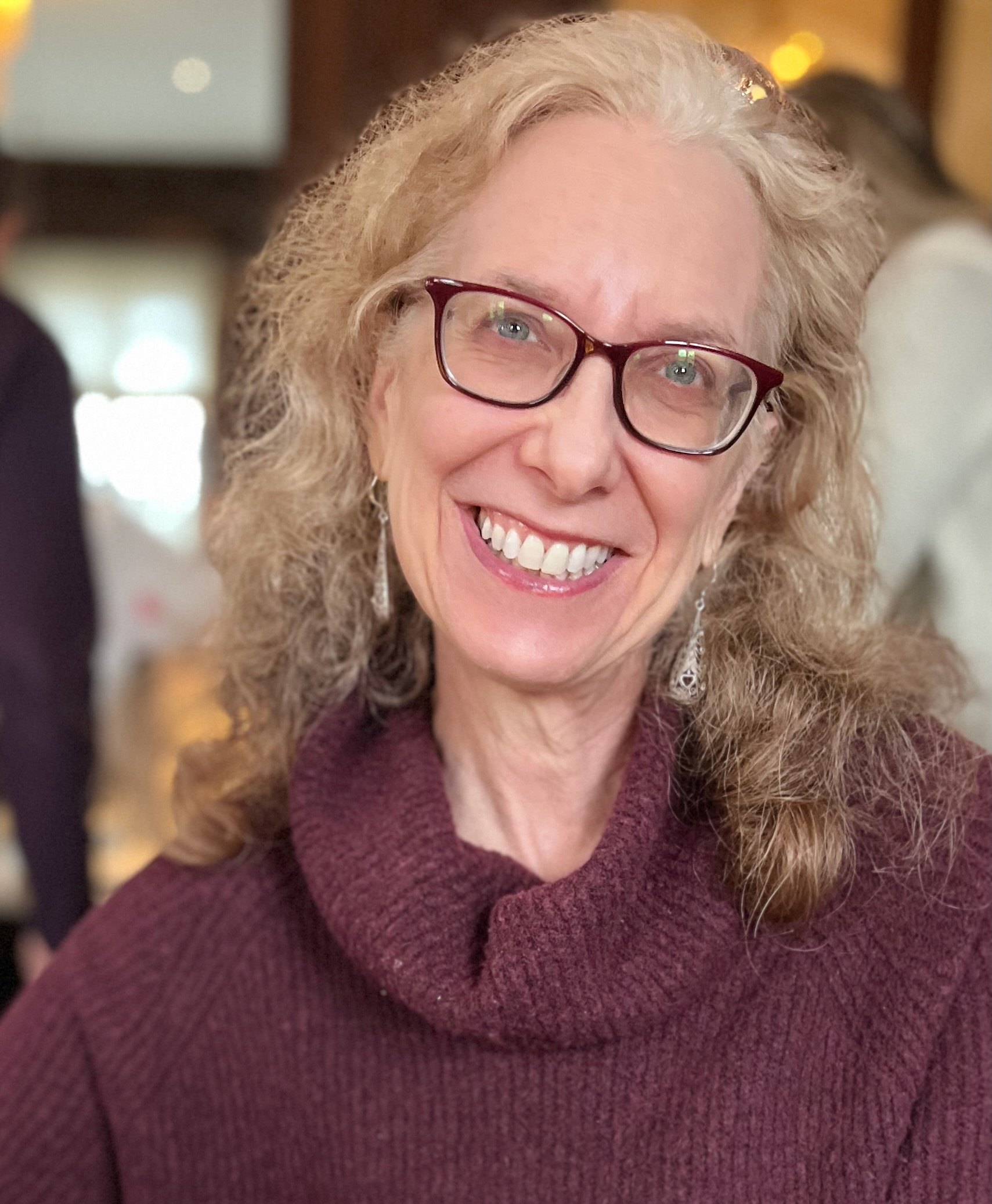 SANDI SCHEIN Steering Committee Co-Chair Sandi was delighted to discover the Peace of Heart Choir soon after she returned to NYC, where she was born and raised. She has been singing in choirs for the past 20 years, and before returning to NYC,