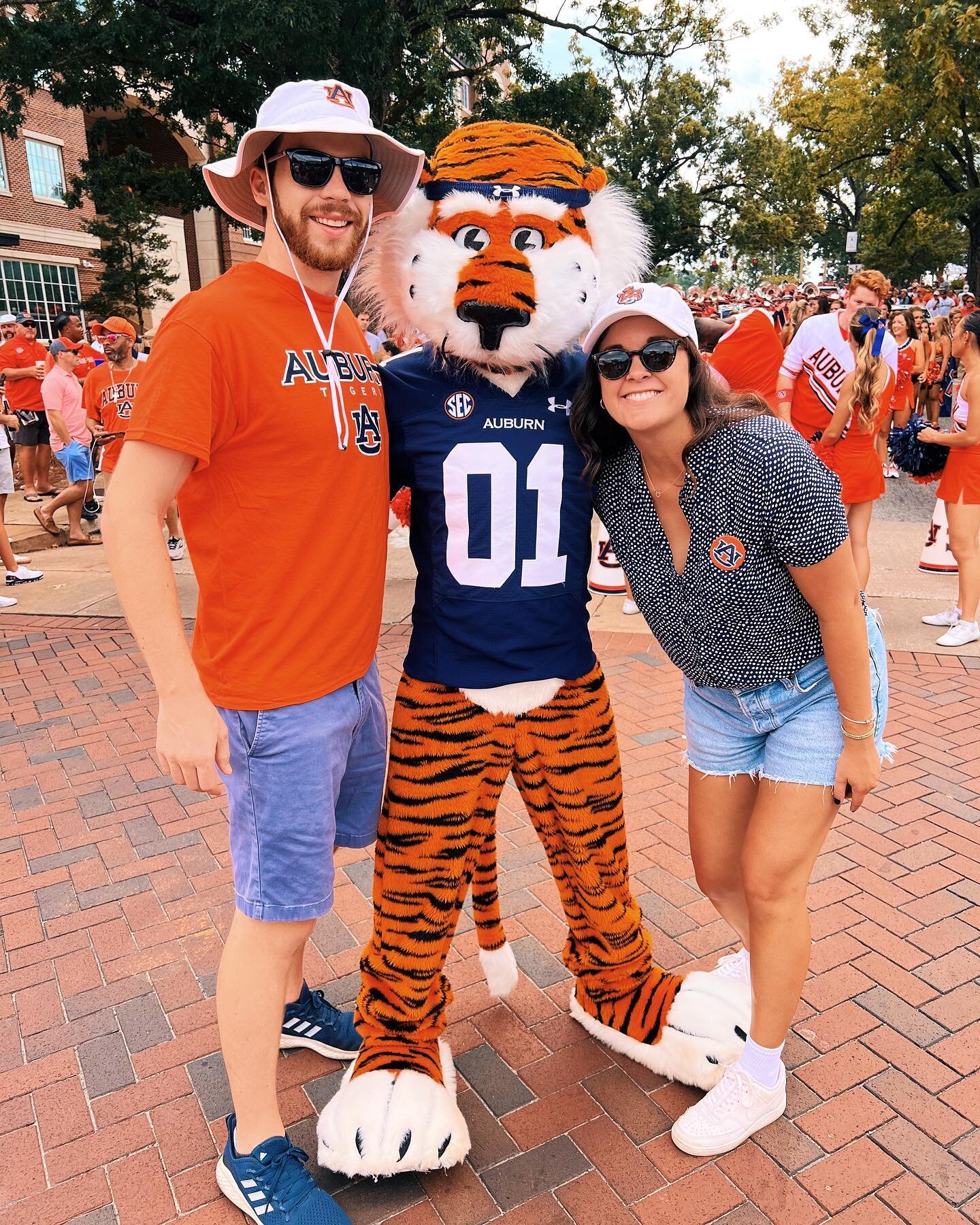 Finally showed my favorite person my favorite place 💙🧡 WDE, always.