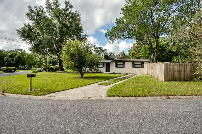 7578 Ridgeway Road North
