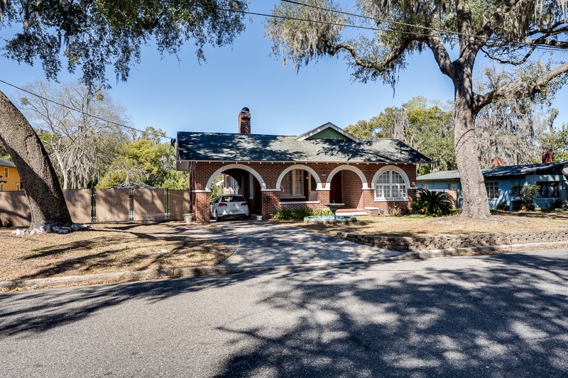 7406 Laura Street North