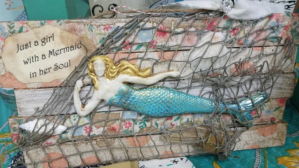 girl-with-mermaid-in-her-soul.jpg