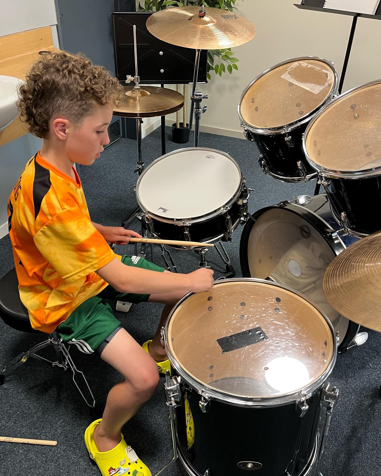 Did you know that drums need to be tuned?! Here&rsquo;s Levi learning how to tune a drum kit! 

During my years teaching drums, I have noticed how drums are commonly taught for convenience using electronic drum kits, and also by tutors that don&rsquo