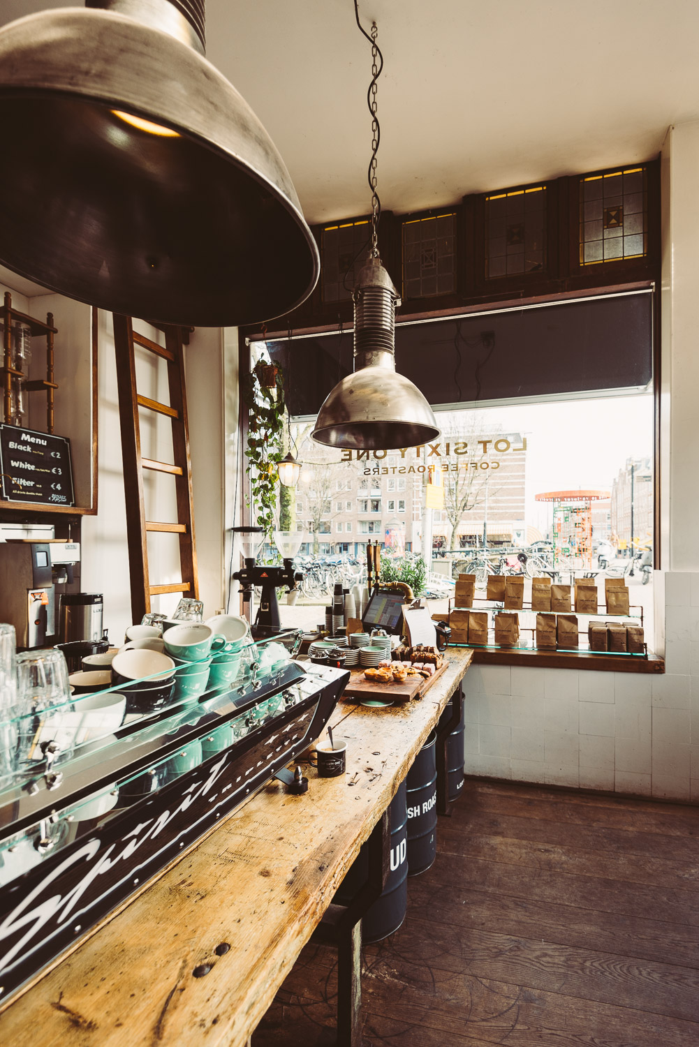 Lot Sixty One Coffee Roasters in Amsterdam - Interior 2