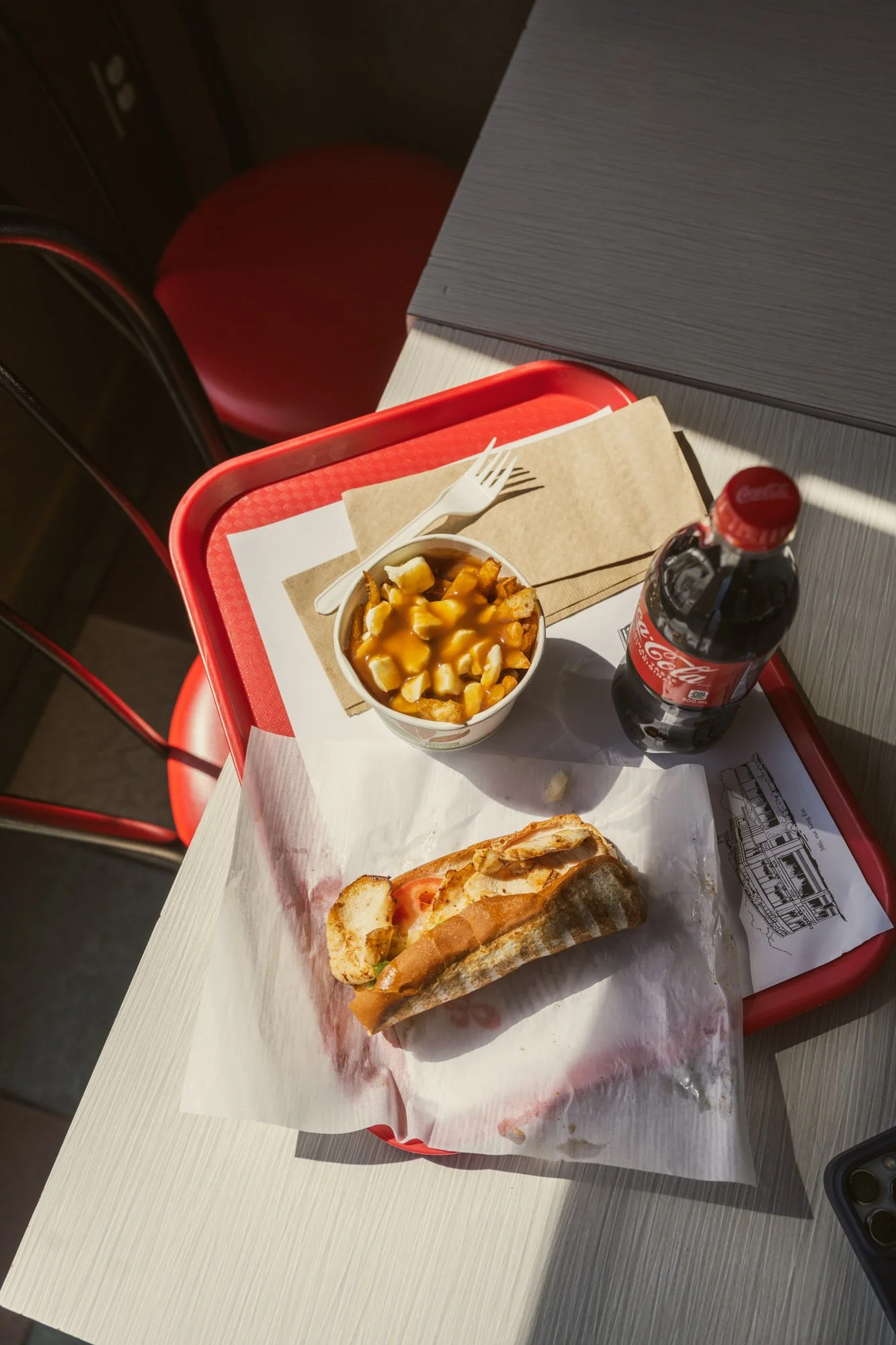 Poutine chez Louis' Luncheonette - Tourisme Cantons de l'Est - B