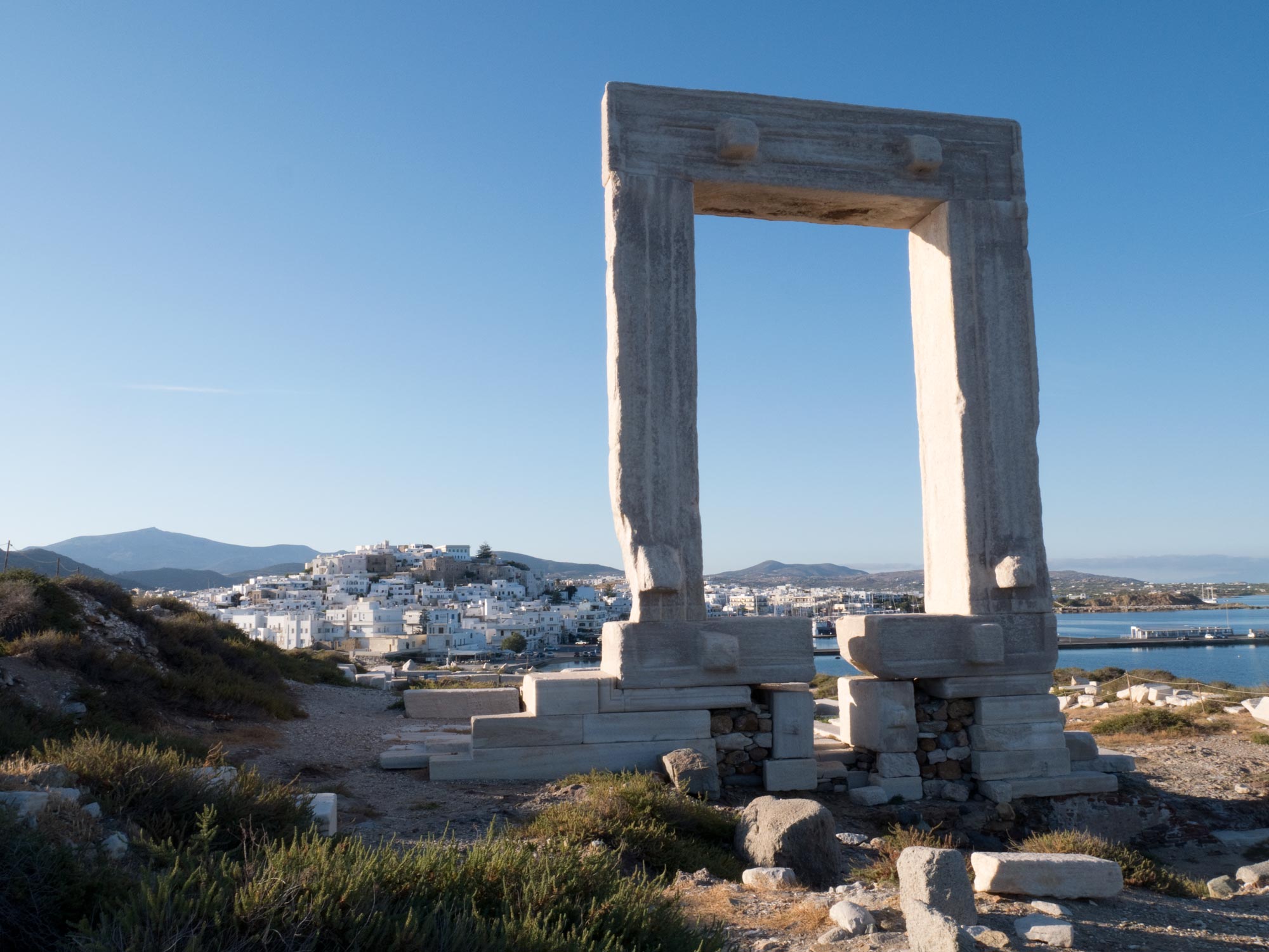 travel-greece-arch-naxos.jpg