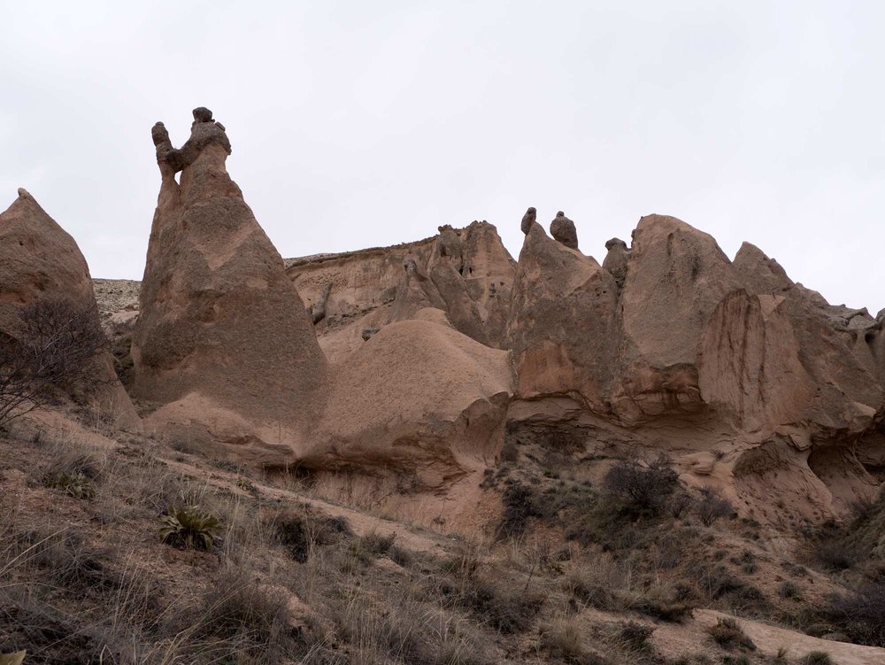 travel-turk-cappadocia-rocks.jpg