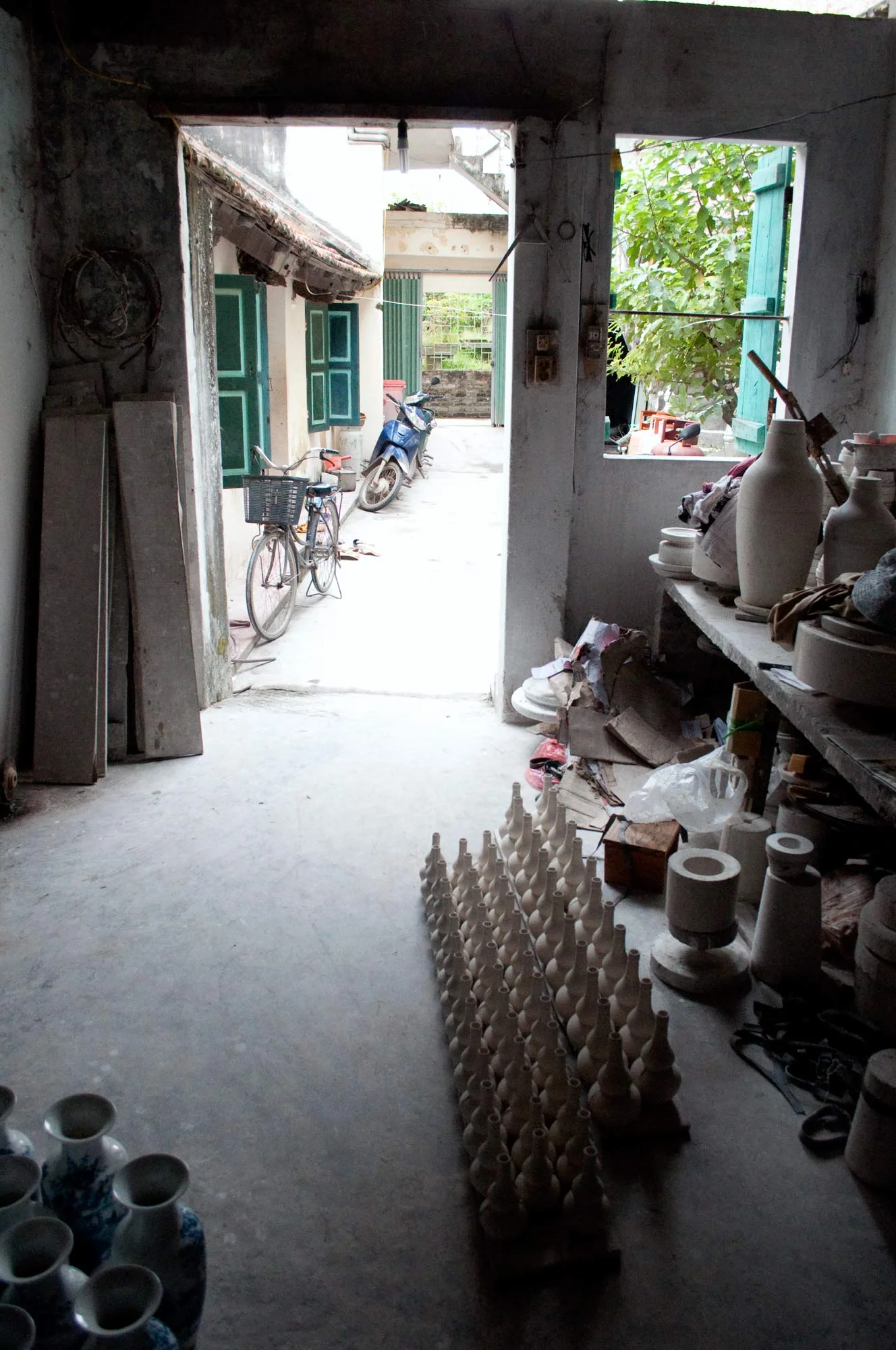 travel-vn-rowsinprocess-bat-trang.jpg