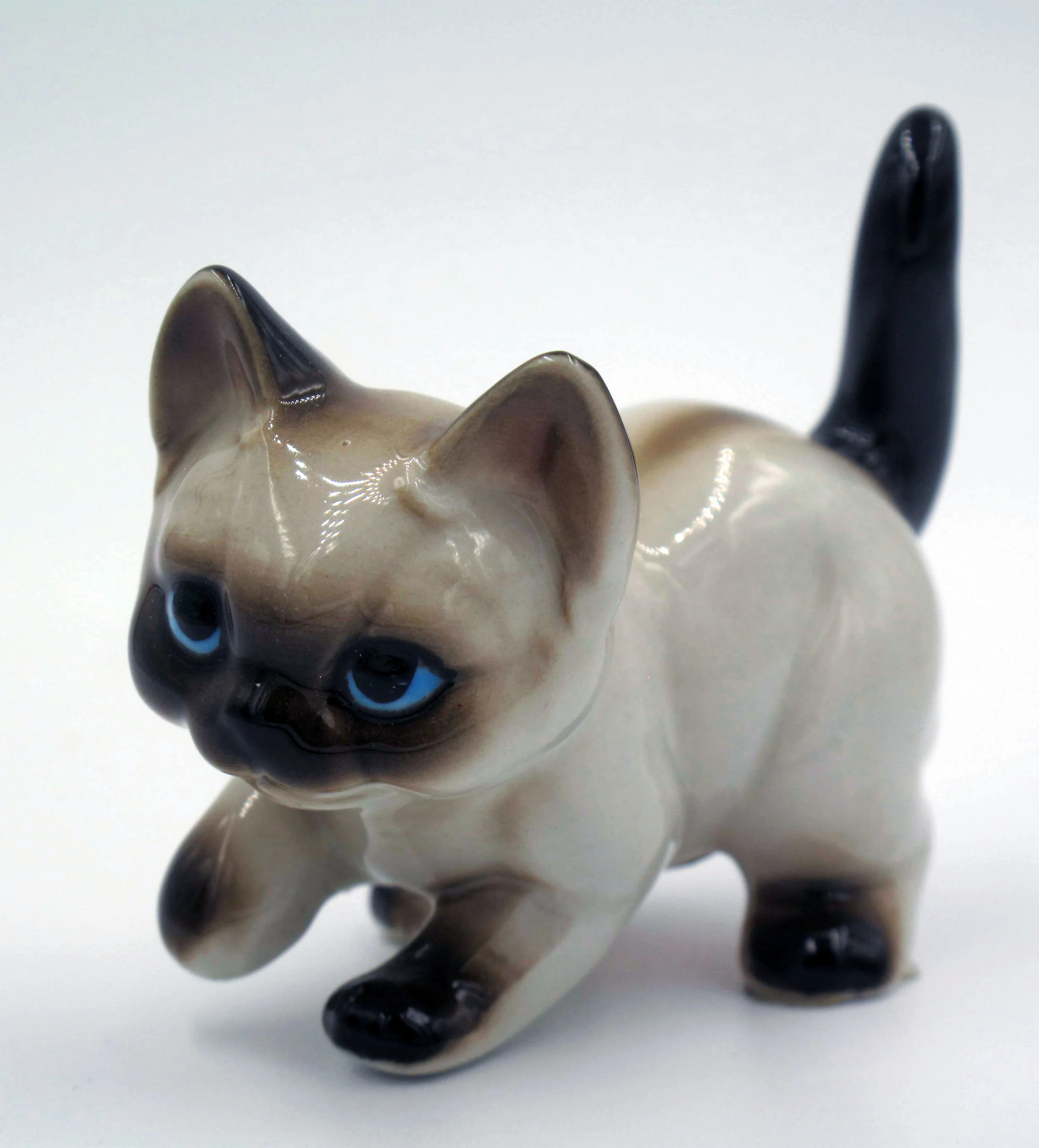 Lefton Siamese Cat - Outstanding copy of the Josef Originals walking Siamese kitten (see picture in my collection).