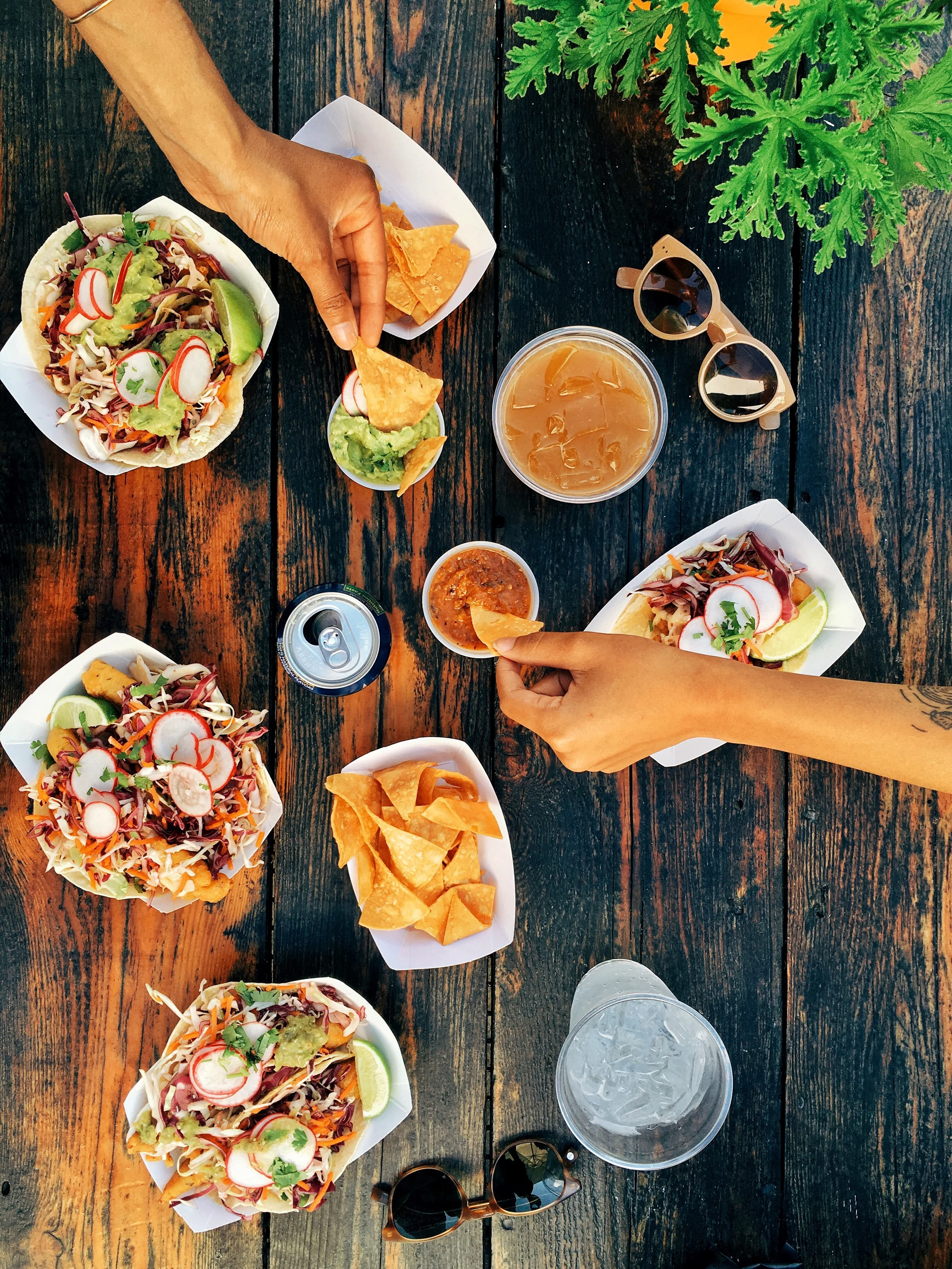 Highly recommend the fish tacos and guac! Oh and the Pine drink is highly refreshing ๐ย