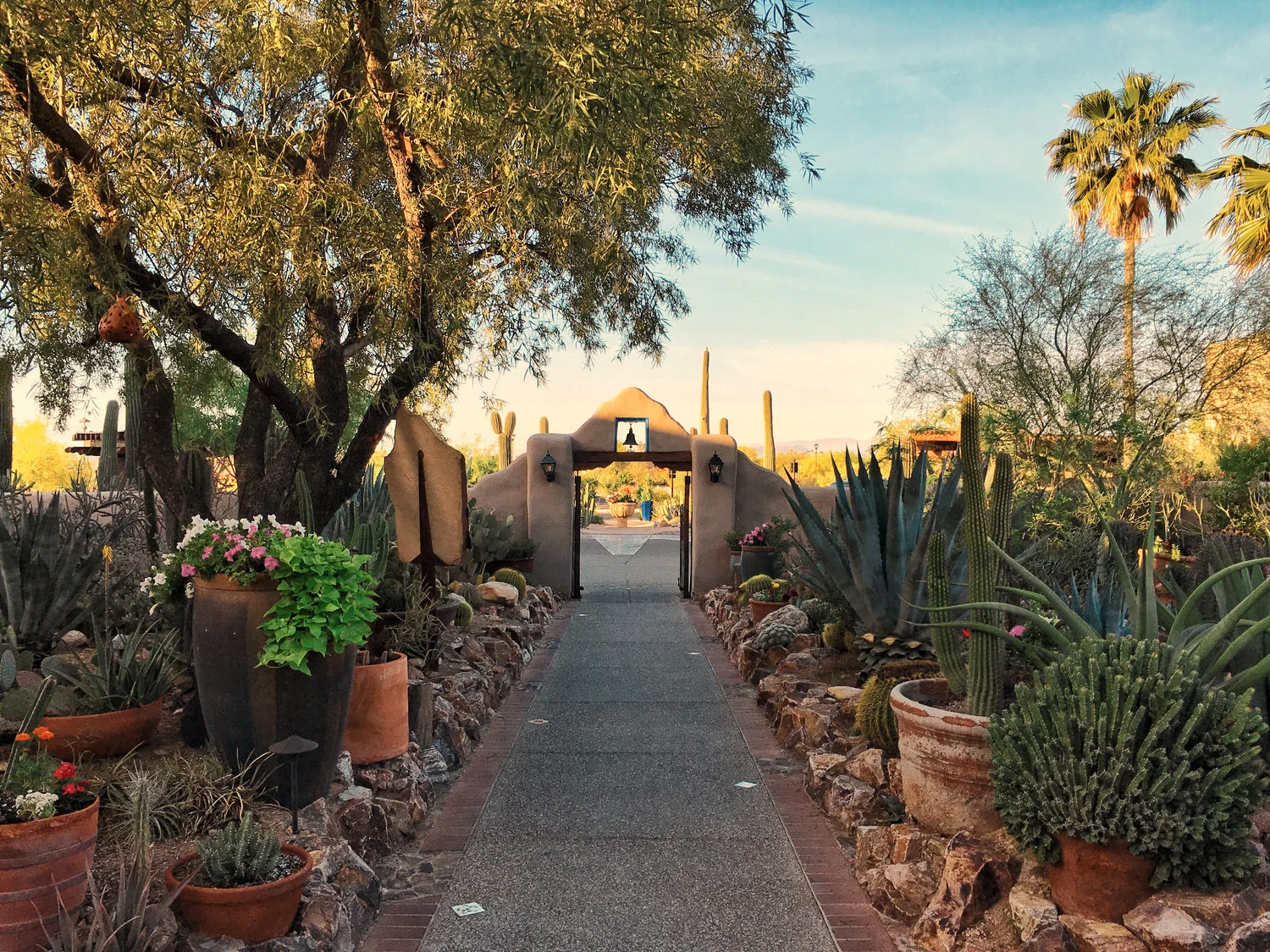 Hacienda Del Sol Guest Ranch Resort