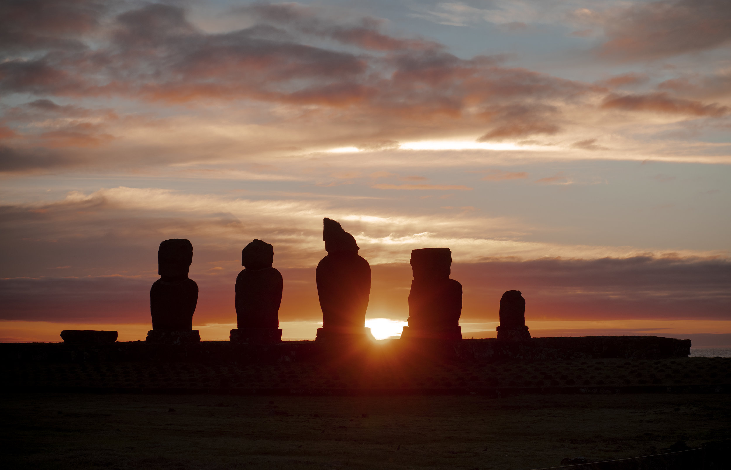 Setting sun at Ahu Tahai