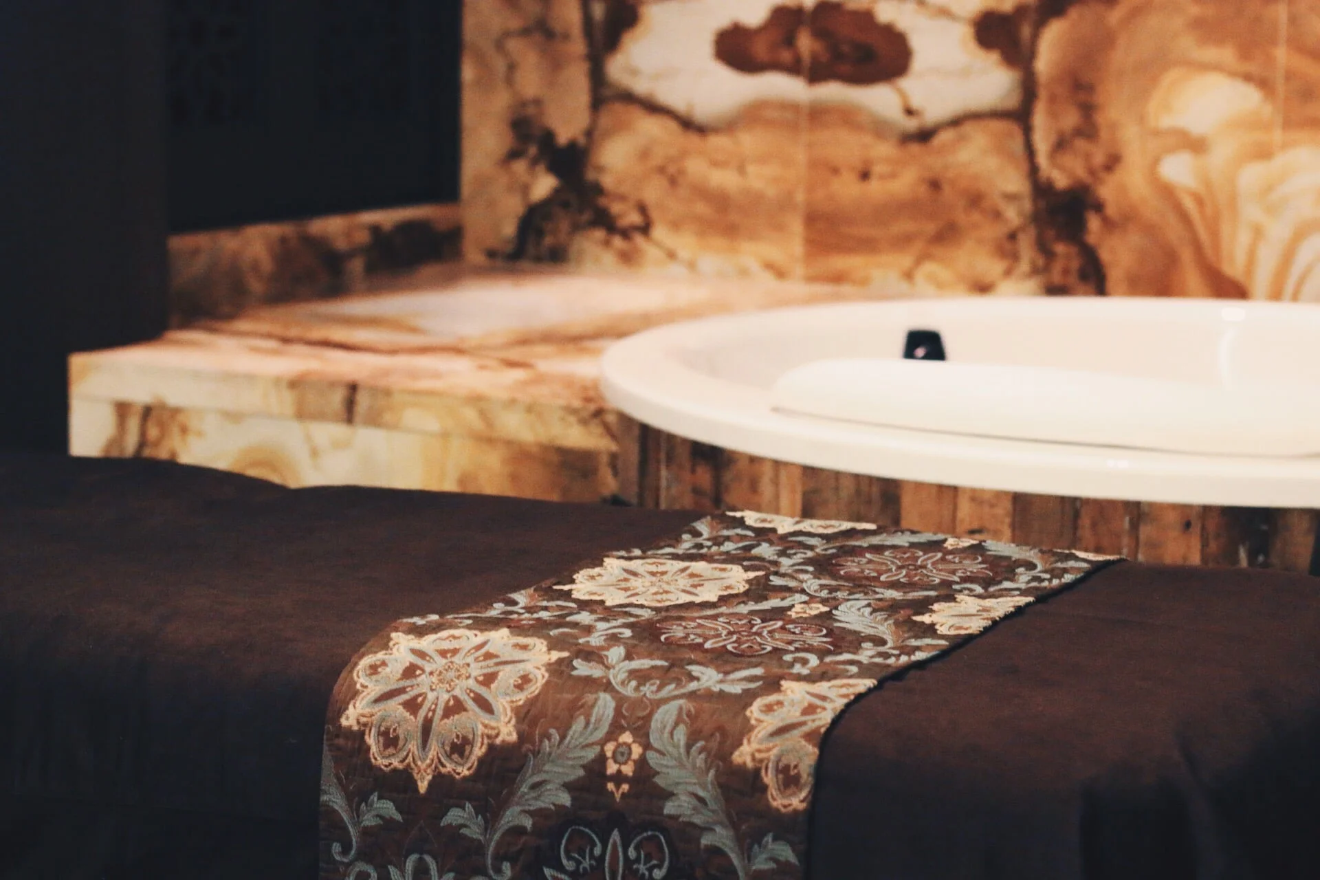 LUXE TREATMENT ROOM COMPLETE WITH JACUZZI.