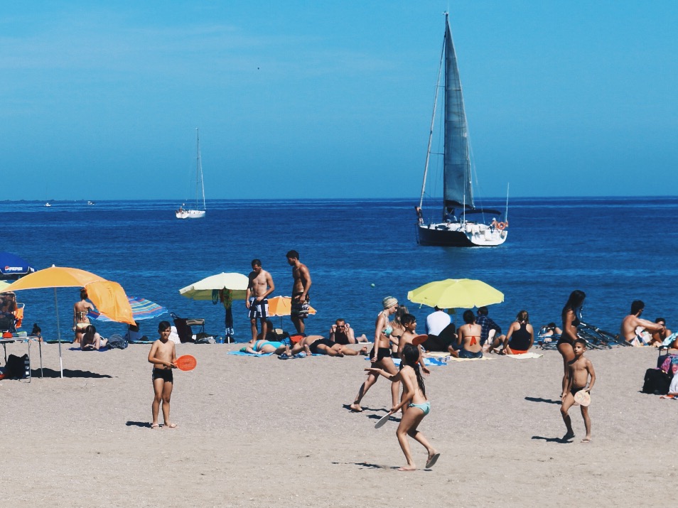 SCHOOL'S OUT FOR SUMMER. PLAYA DE LA MALAGUETA.