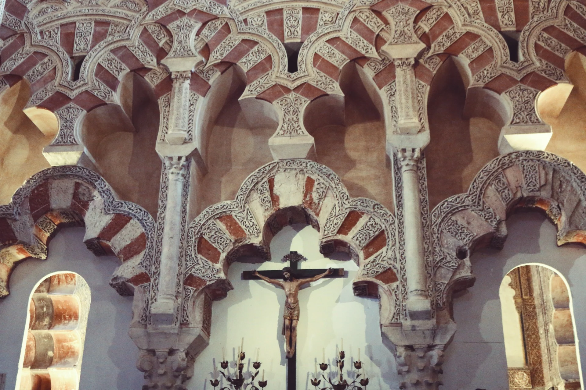 CONTRASTS: WHEN CHRISTIANITY MEETS ISLAM